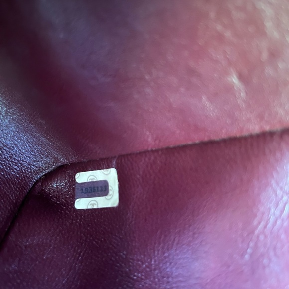 Vintage CHANEL Black Quilted Diana Shoulder Bag with Iconic Design - Picture 9 of 16